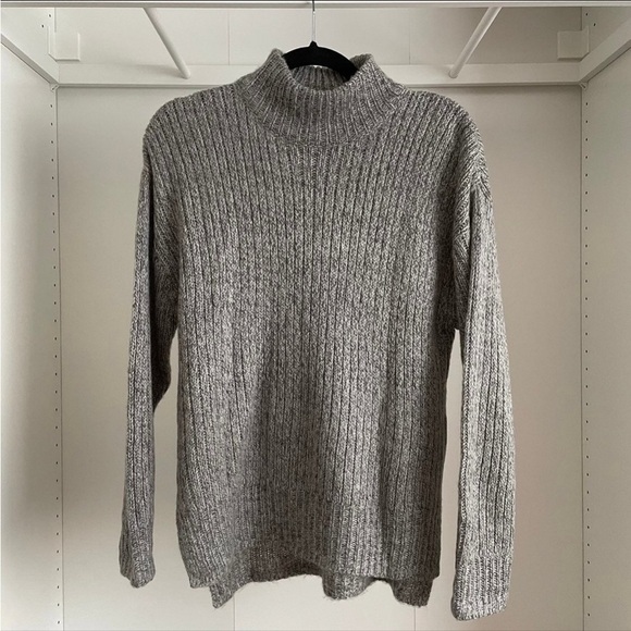 H&M Fall Winter Grey Mock Neck Sweater XS - Picture 2 of 5